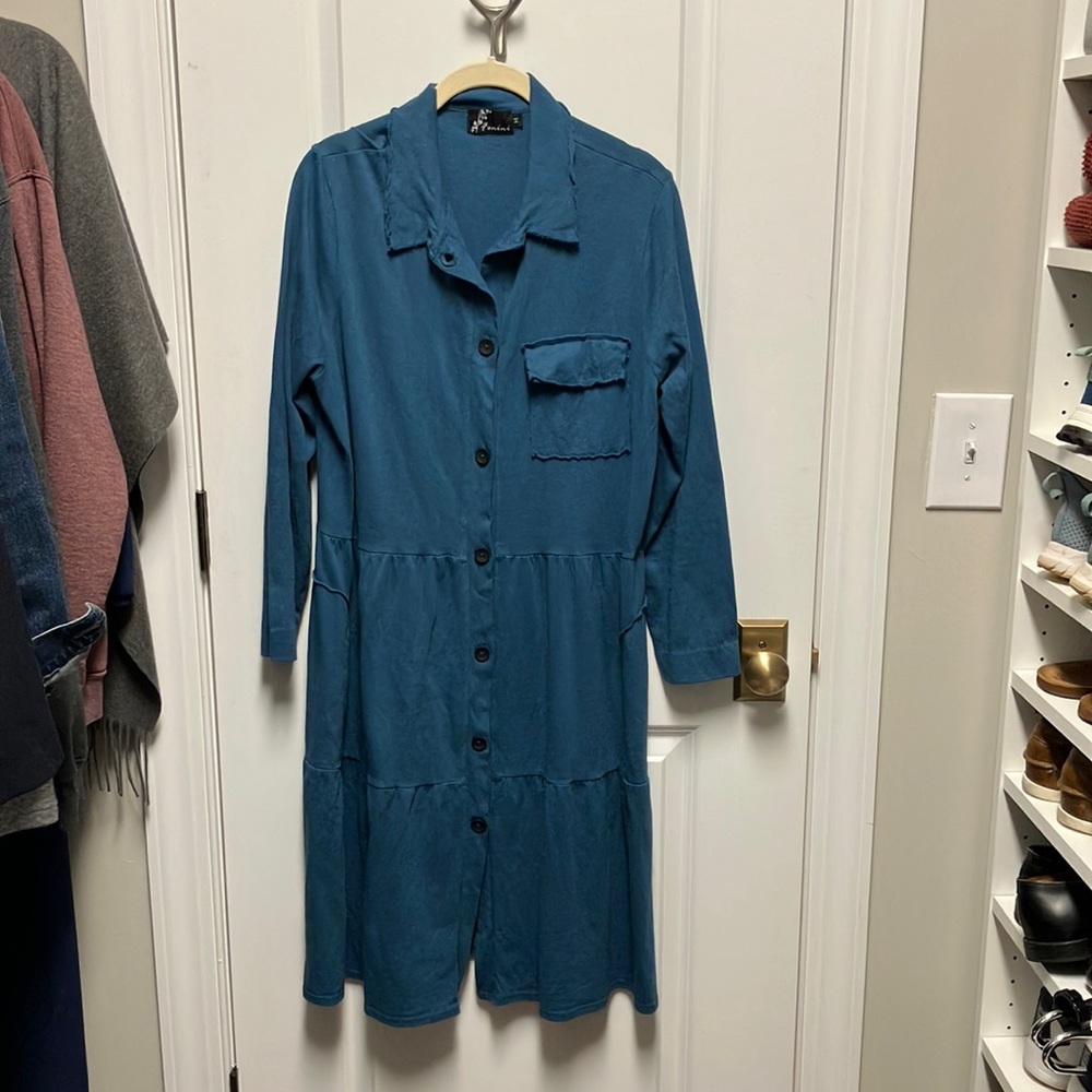 Flattering, like new, turquoise blue button up dress. Size medium (10-12).